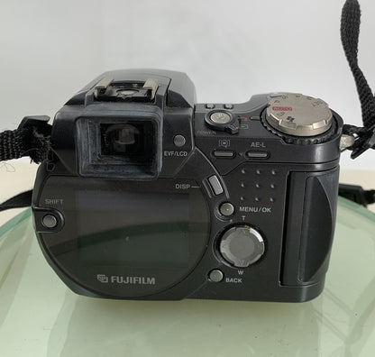 Fujifilm FinePix 6900 Zoom 3.1MP Camera WITH CHARGER AND 128MB CARD TESTED- 9024