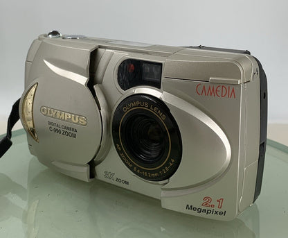 Olympus Camedia C-990 Zoom 2.1MP DIGITAL CAMERA SILVER WITH COVER TESTED - 3462