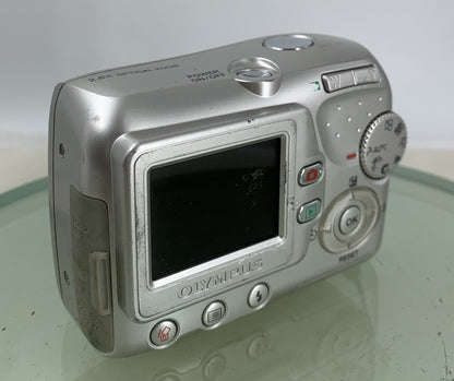 OLYMPUS X-715 5.0MP COMPACT DIGITAL CAMERA SILVER NOCARD NO CHARGER TESTED - 444