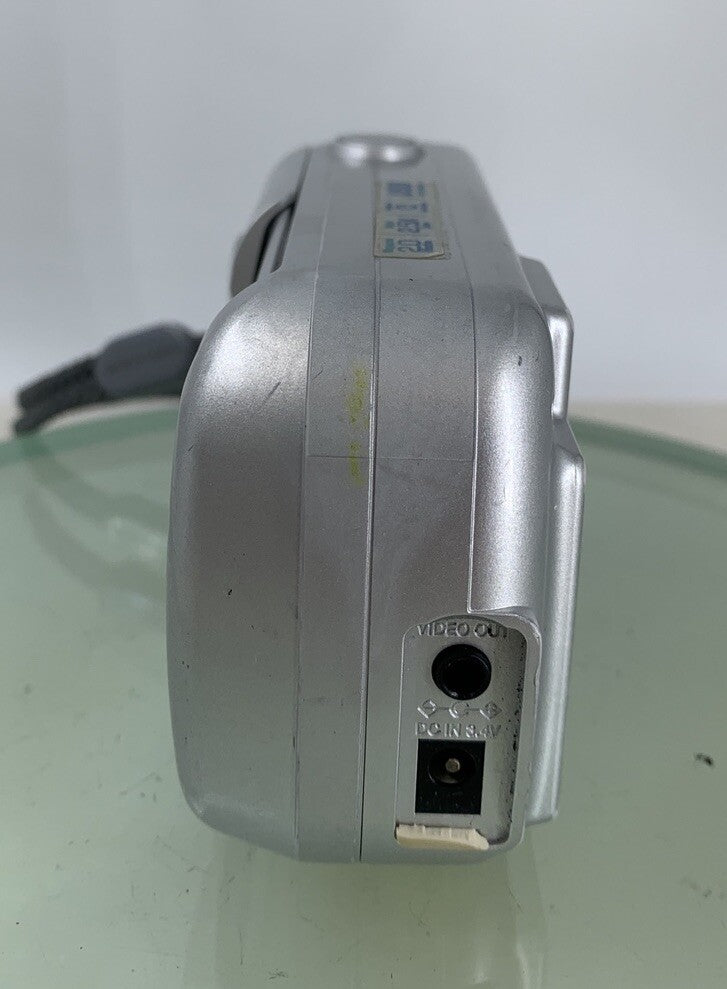 Olympus Camedia C-150 2.0MP-COMPACT DIGITAL CAMERA SILVER  - TESTED - 2413