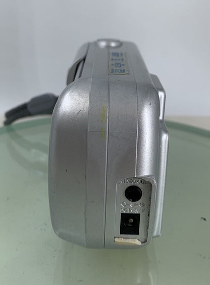 Olympus Camedia C-150 2.0MP-COMPACT DIGITAL CAMERA SILVER  - TESTED - 2413