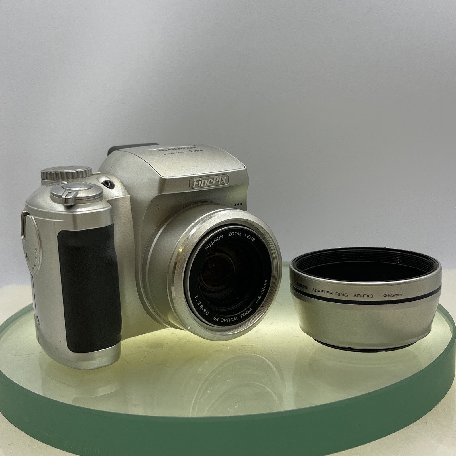 FUJI Fujifilm FinePix S304 DIGITAL CAMERA 3.2 Megapixels Tested Takes AA #7090