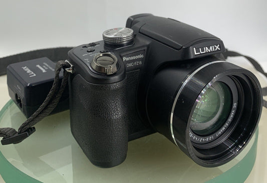 Panasonic LUMIX DMC-FZ18 8.1MP 18X OPTICAL ZOOM CAMERA+CHARGER - TESTED - 1000