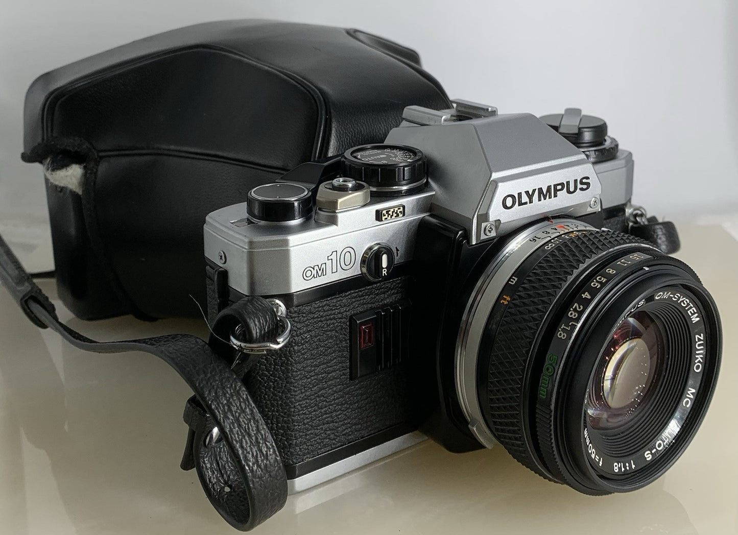 Olympus OM10 35mm Film SLR Manual Camera + Olympus 50mm f/1:1.8 MC + Case #1360