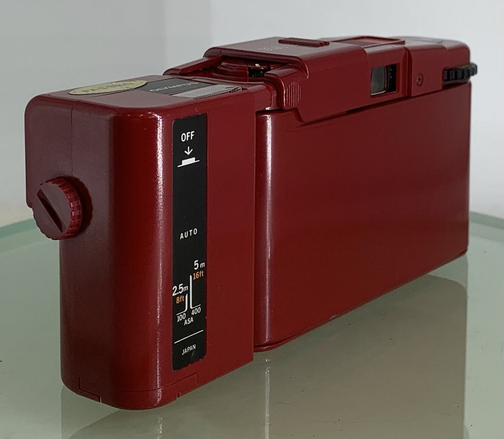 Rare Red Olympus XA 2 COMPACT FILM CAMERA w/ D. Zuiko 35mm F/3.5 Lens SERVICED++5