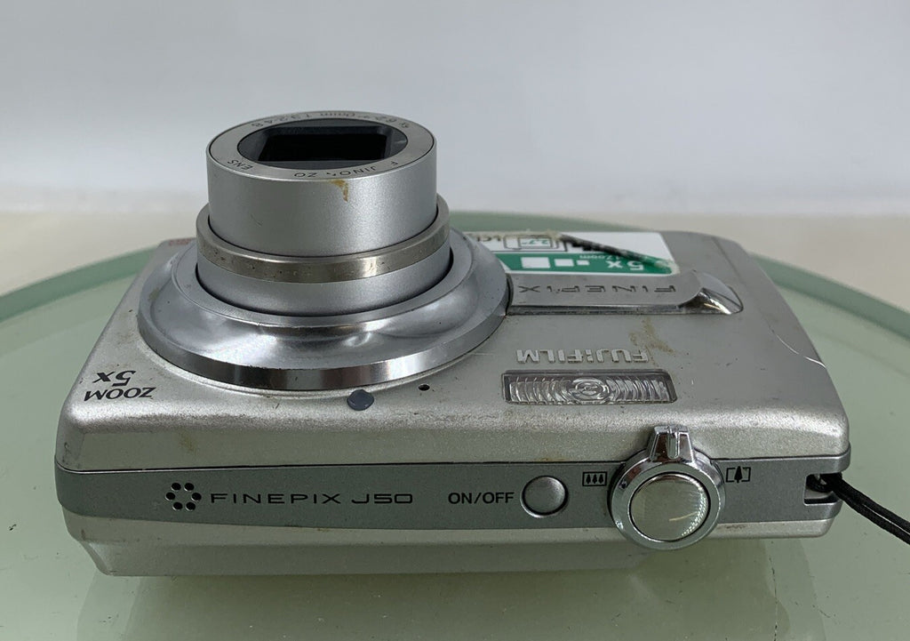 Fujifilm Digital Camera FinePix J50 8.2MP + CHARGER + COVER SILVER TESTED - 3637