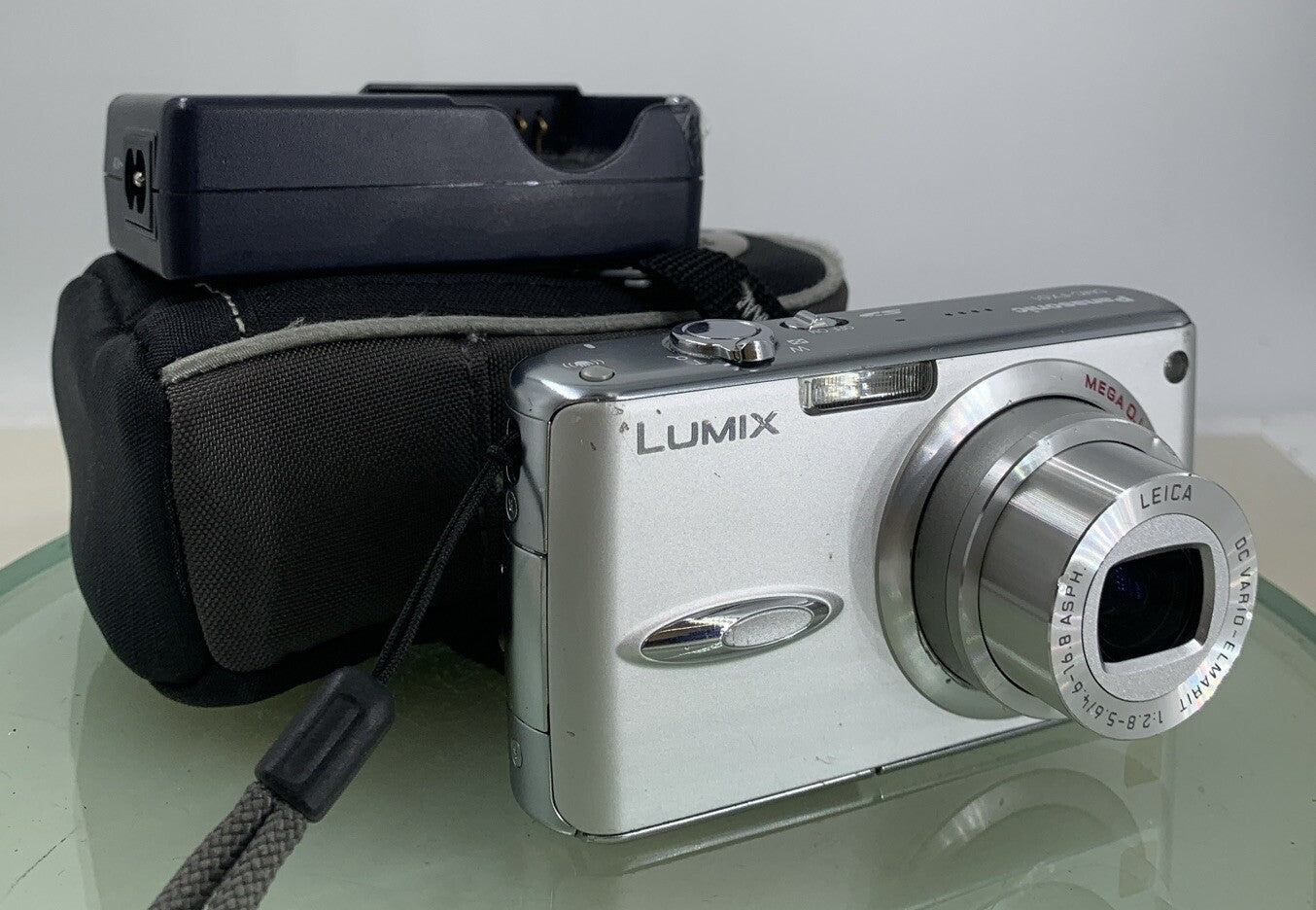 Panasonic Lumix DMC-FX01 6mp Digital Camera SILVER +CHARGER +COVER TESTED - 3200