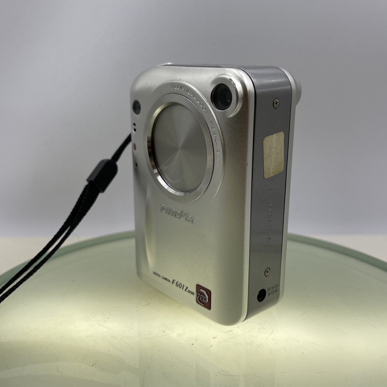 Fujifilm FinePix F601 Zoom 3.1MP Compact Digital Camera (LENS COVER FAULTY) #7193