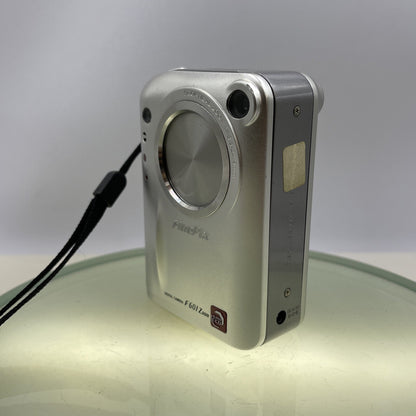 Fujifilm FinePix F601 Zoom 3.1MP Compact Digital Camera (LENS COVER FAULTY) #7193