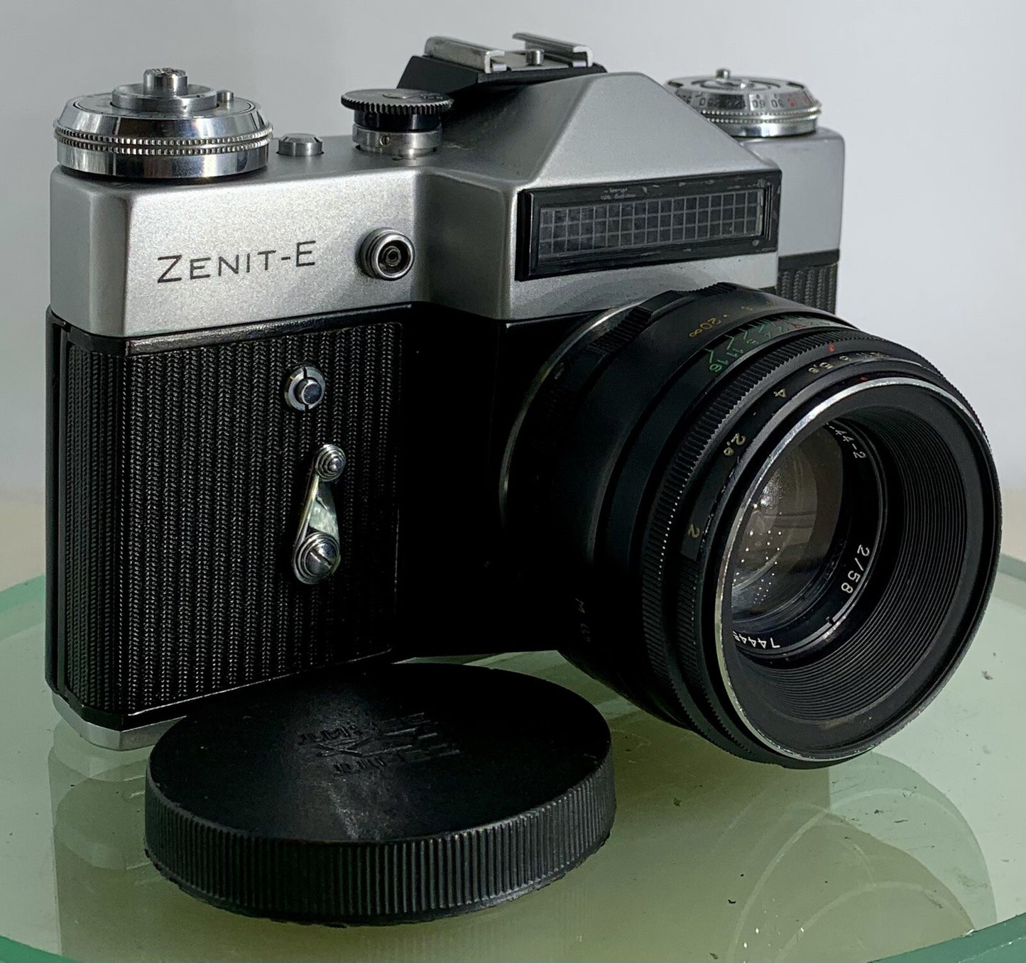 Very Rare ZENIT E POINT AND SHOOT FILM CAMERA+HELIOS-44-2 LENS+SILVER+TESTED-1560