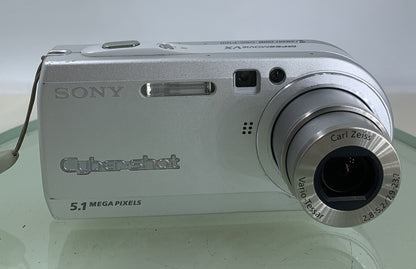 Sony Cyber Shot DSC-P100 5.1 MP SILVER + CHARGER + COVER NO CARD TESTED - 6741