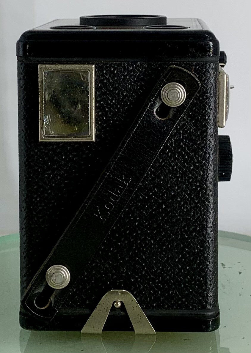 VINTAGE - KODAK - BROWNIE FLASH 2  BOX CAMERA-1950s-MADE IN ENGLAND+CASE#3495