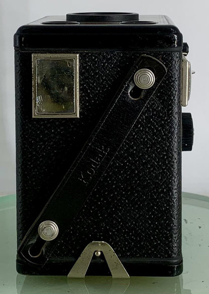 VINTAGE - KODAK - BROWNIE FLASH 2  BOX CAMERA-1950s-MADE IN ENGLAND+CASE#3495