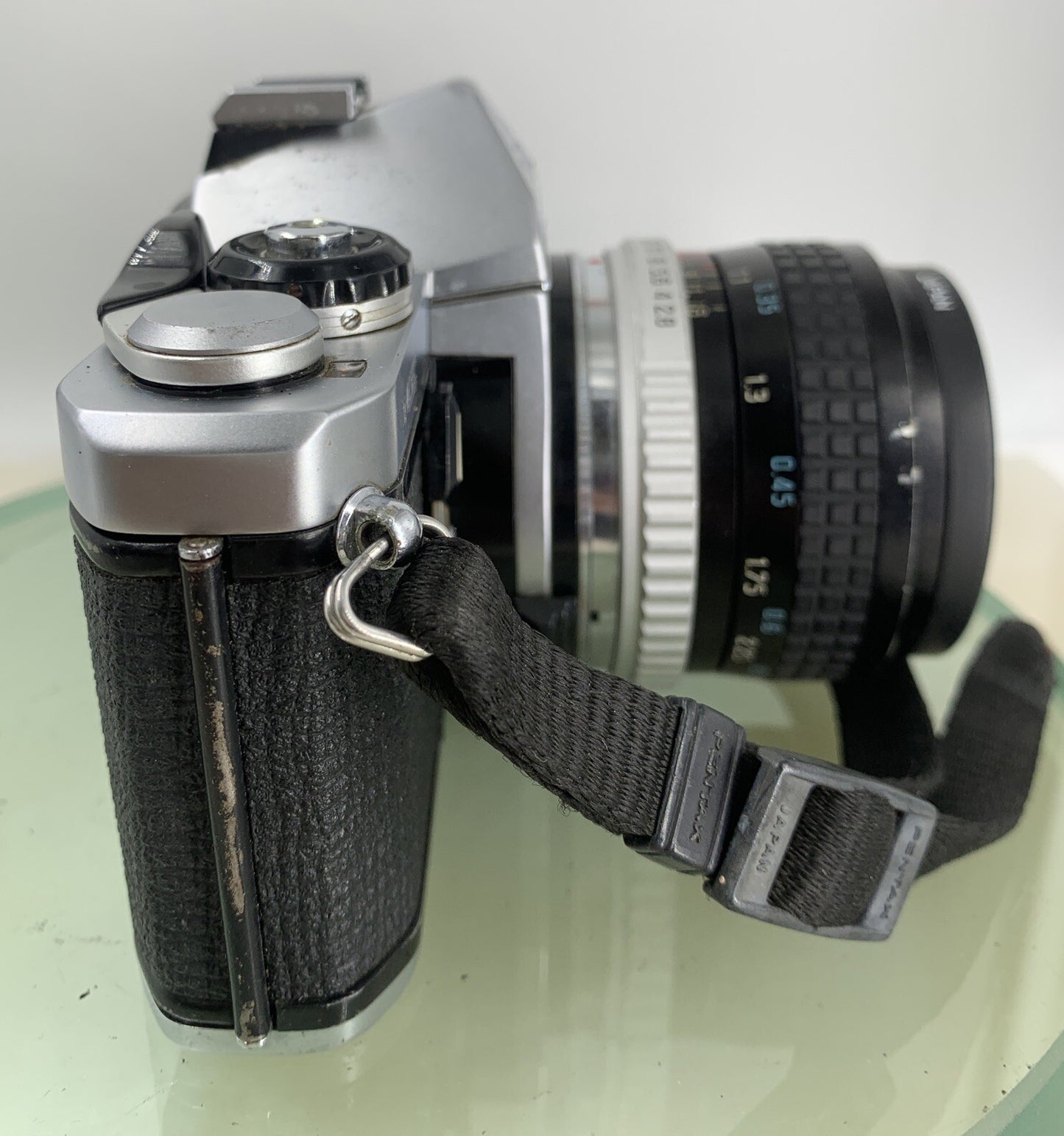 ASAHI PENTAX ME FAST COMPACT VINTAGE SLR FILM CAMERA + 28MM LENS TESTED - 3357