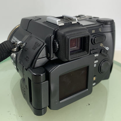 Nikon COOLPIX S700 DIGITAL CAMERA WITH CHARGER BLACK 5.0 MP 8X ZOOM TESTED - 2684