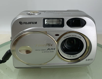 Fujifilm COMPACT Digital Camera FinePix A204 2.0MP 32MB CARD SILVER TESTED - 1431