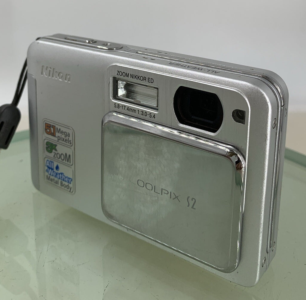 Nikon Coolpix S2 COMPACT DIGITAL CAMERA SILVER+ CHARGER, NO CARD TESTED - 2782