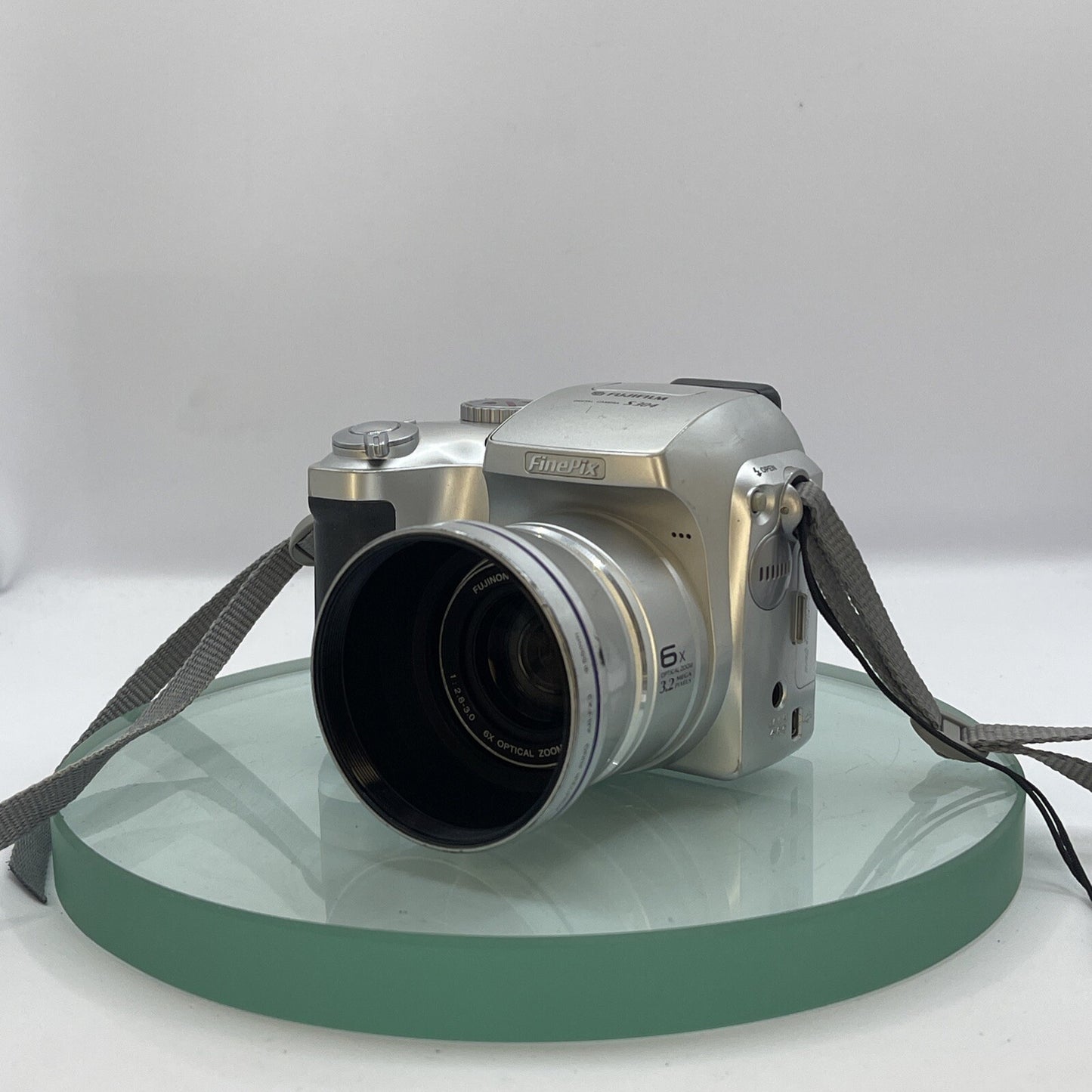 FUJI Fujifilm FinePix S304 DIGITAL CAMERA 3.2 MP LCD SCREEN, BAG, 1GB XD CARD3