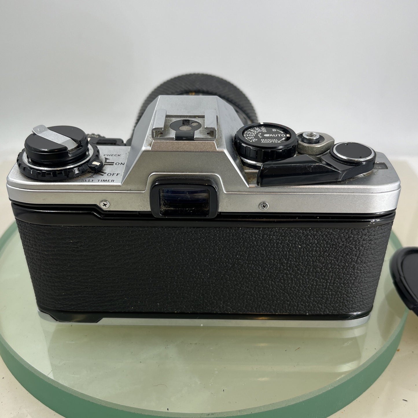 Olympus OM10 35mm SLR Film Camera + Zuiko 35-70mm f4 Lens and Manual Adapter9104