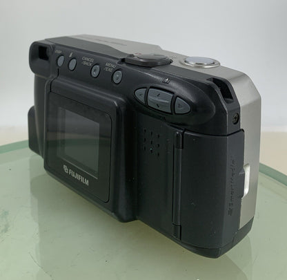 Fujifilm Digital Camera FinePix 1400 Zoom 1.3MP + 64MB CARD SILVER TESTED - 8466