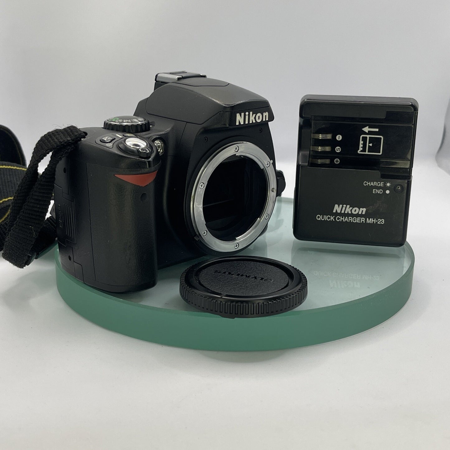 Nikon D40 Digital SLR Camera - Black, TESTED Body only with charger, battery #880