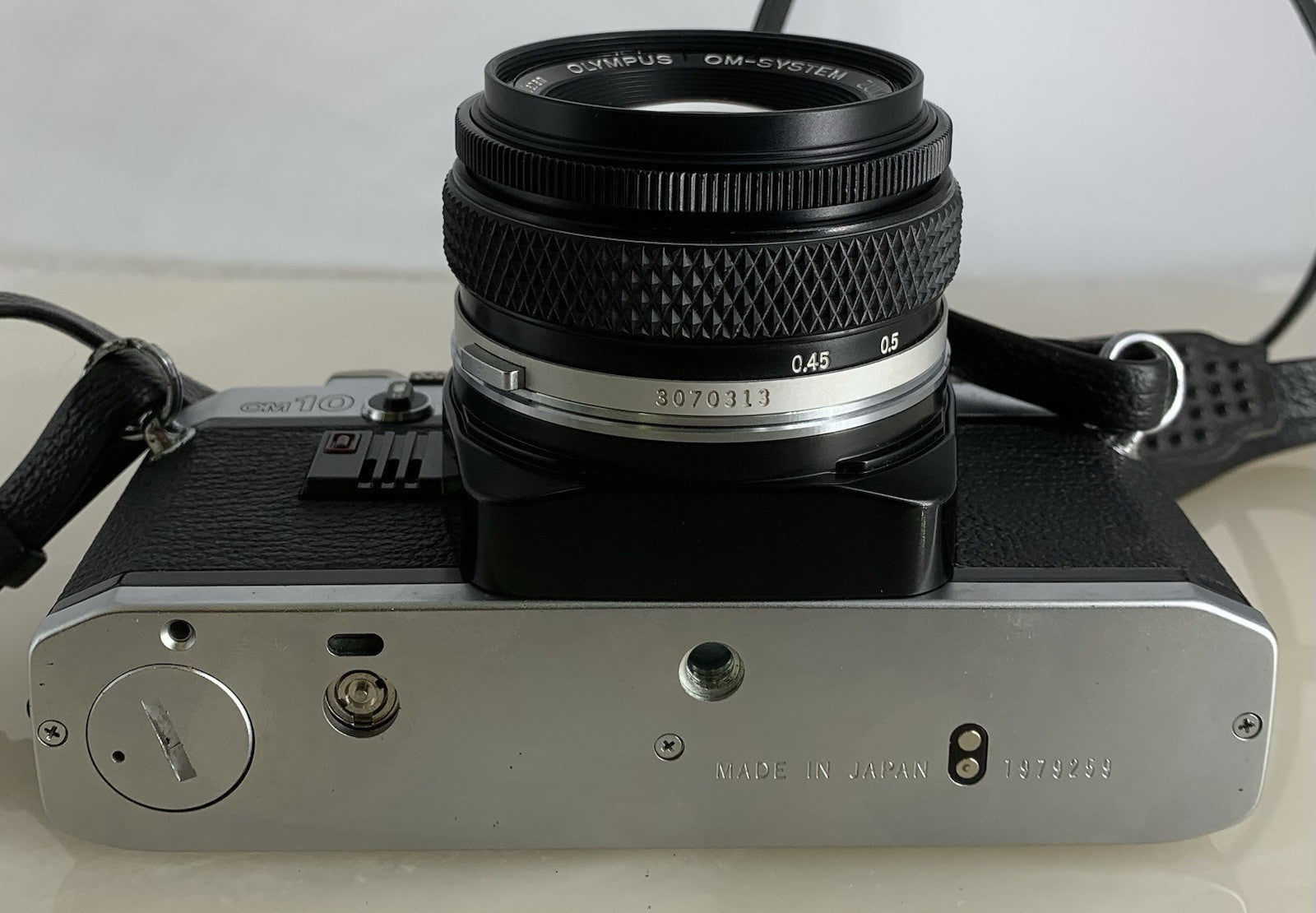 Olympus OM10 35mm Film SLR Manual Camera + Olympus 50mm f/1:1.8 MC + Case #1368