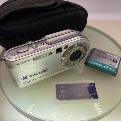 Sony Cybershot DSC-P200 7.2MP Compact Digital Camera Battery+Memory nocharger3231