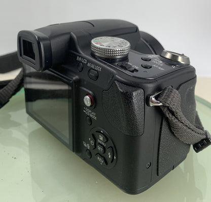Panasonic LUMIX DMC-FZ18 8.1MP 18X OPTICAL ZOOM CAMERA+CHARGER - TESTED - 1006