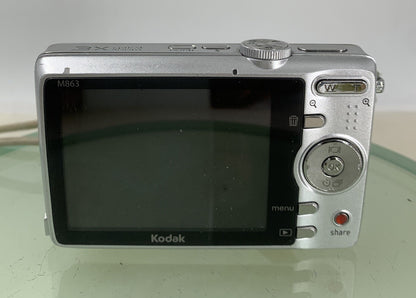 Kodak COMPACT DIGITAL CAMERA EasyShare M863 8.2MP SILVER NO CHARGER Tested - 5195