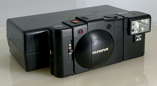OLYMPUS XA2 Compact Camera 35mm Flash A11 D.ZUIKO 35mm f3.5 TESTED + Case 660