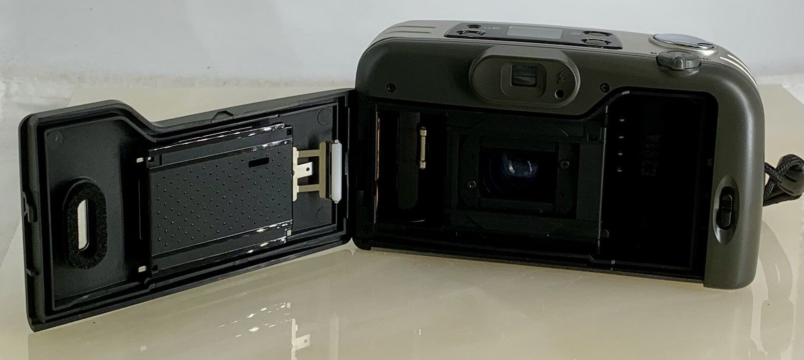 {MINT CONDITION} Bell+Howell PZ2200 Auto Focus 35mm Film Camera+Case+Tested -538