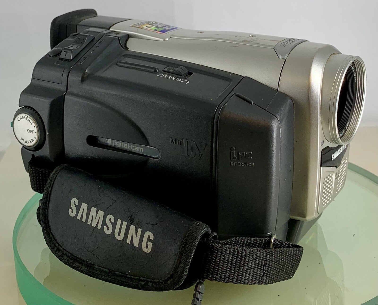 SAMSUNG VP-D10 22x OPTICAL ZOOM 2.5 LCD DIGITAL CAMCORDER+CHARGER + TESTED - 3402
