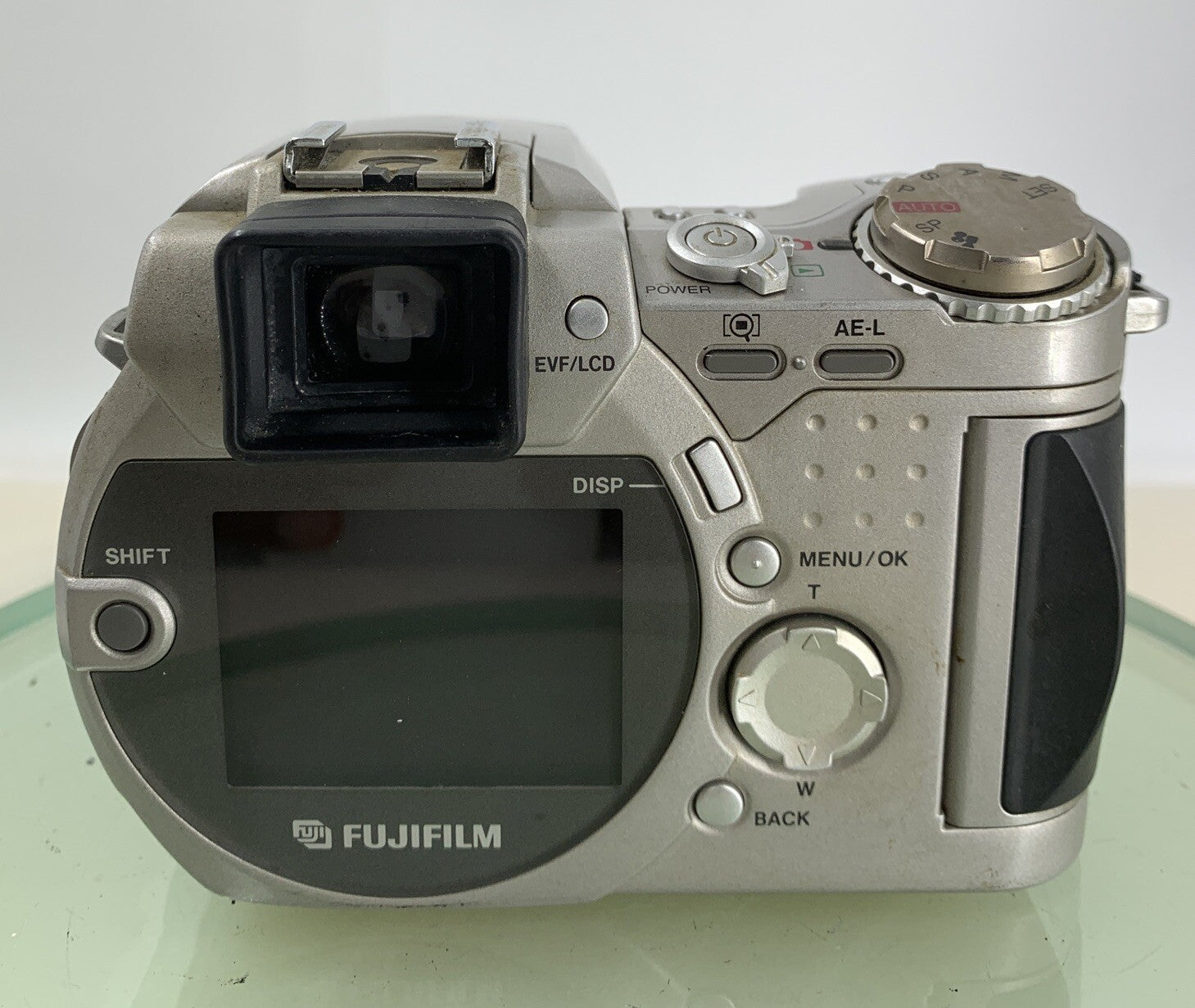 Fujifilm Finepix 4900 6x Zoom SILVER DIGITAL CAMERA NO CHARGER TESTED - 3185