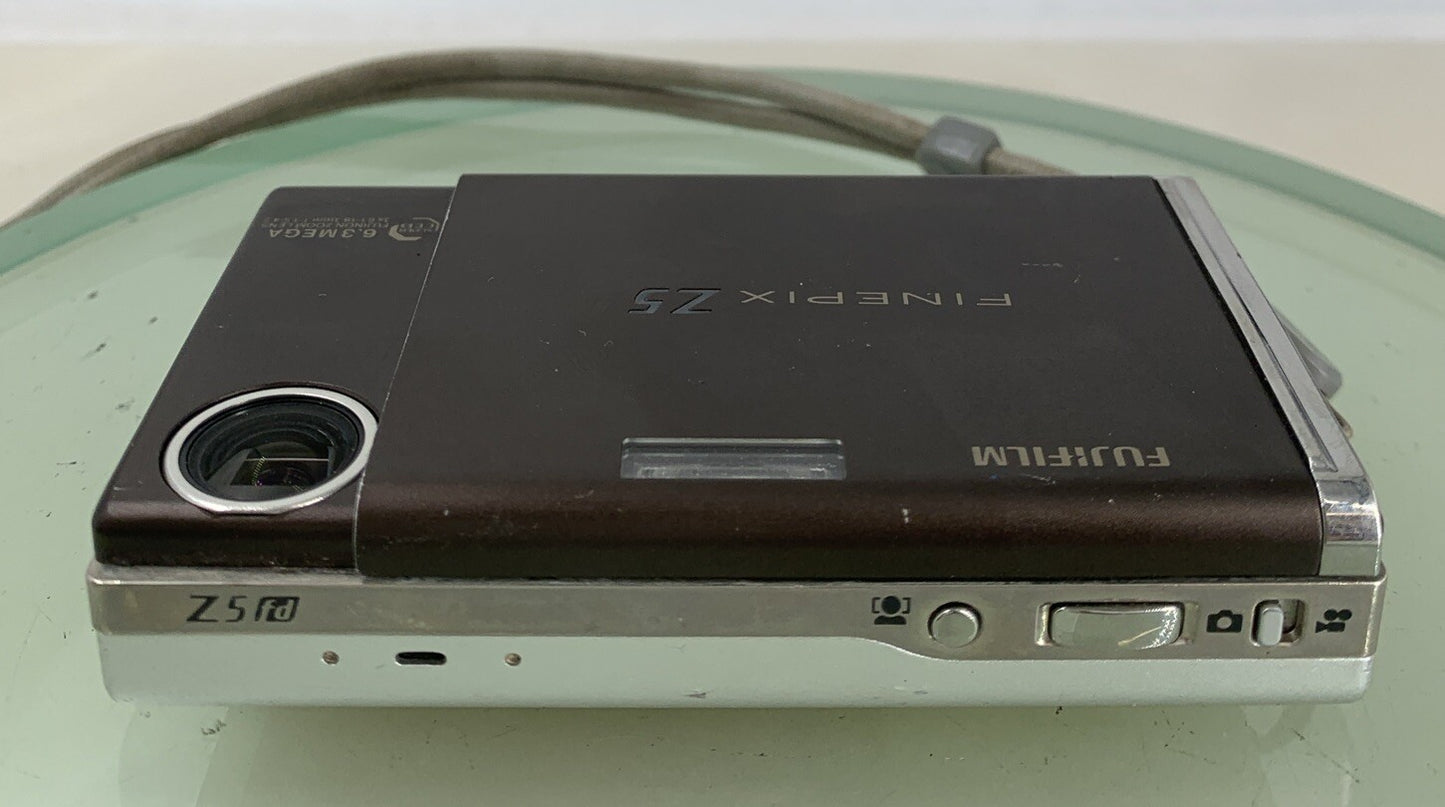 Fujifilm FINEPIX DIGITAL CAMERA Z5fd 6.3MP BLACK WITH CHARGER TESTED - 6547