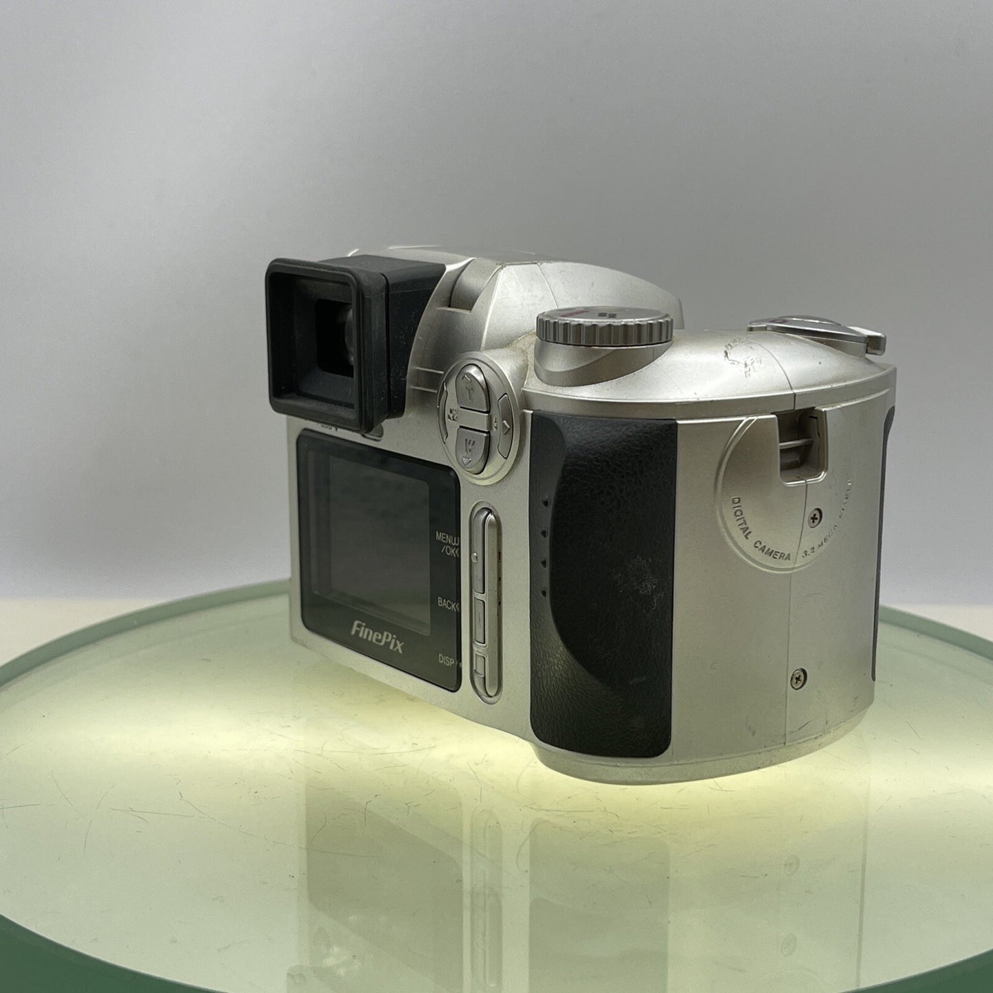 FUJI Fujifilm FinePix S304 DIGITAL CAMERA 3.2 Megapixels Tested Takes AA #7095