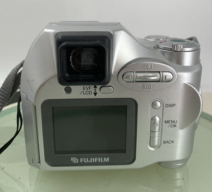 Fujifilm FinePix 2800 Zoom 2.0MP Compact Digital Camera NO CARD TESTED - 2505