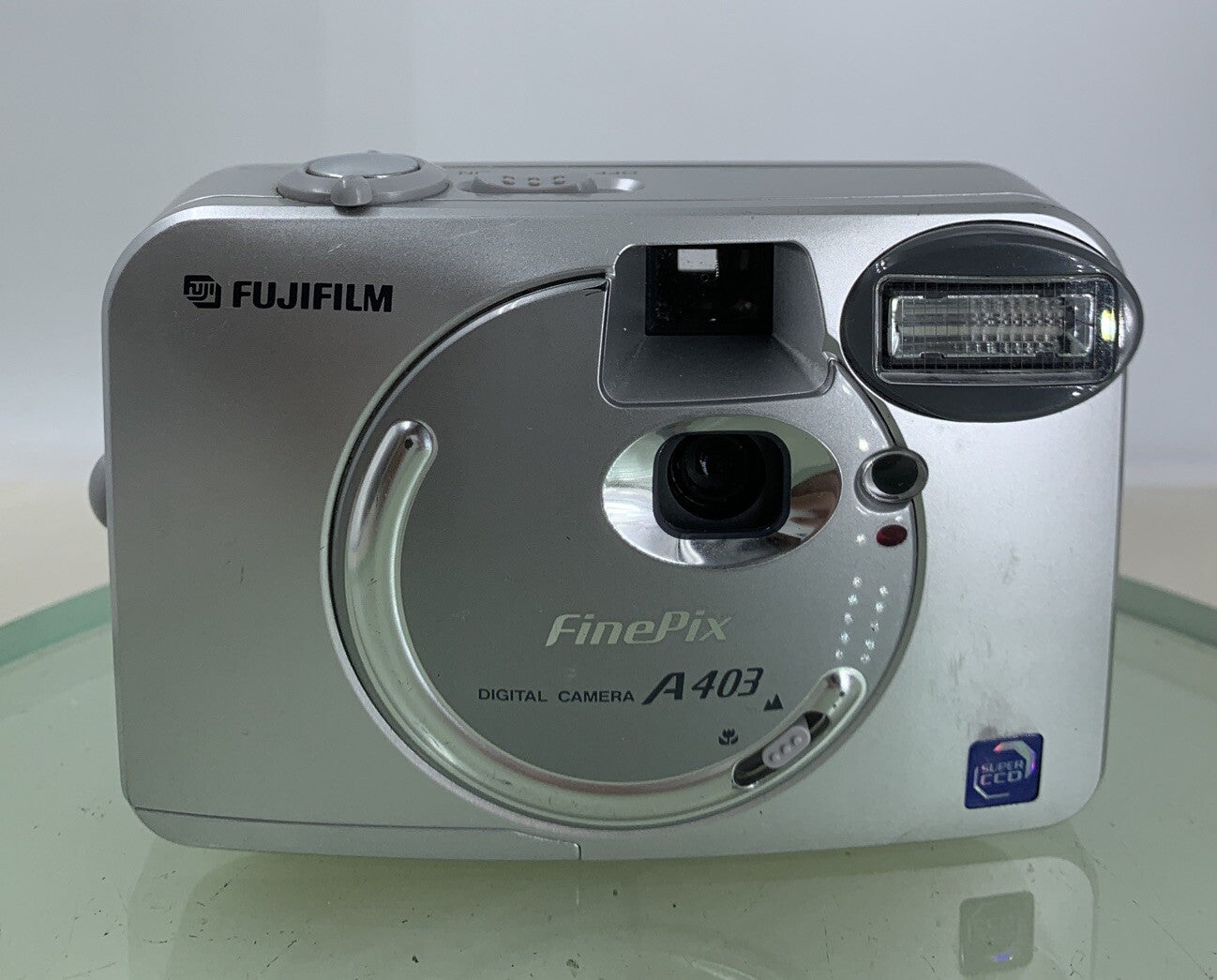 FUJIFILM FINEPIX A403 2.1MP DIGITAL CAMERA WITHOUT SD CARD NO CHARGER TESTED-2041
