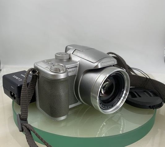 Panasonic Lumix DMC-FZ7 Digital Camera & CHARGER 12x Zoom Silver, TESTED - 9520