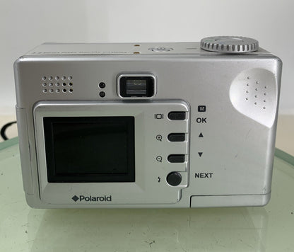Polaroid COMPACT DIGITAL CAMERA PDC 3035 3.2MP NO CHARGER SILVER TESTED - 1325