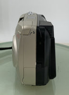 Olympus Camedia C-990 Zoom 2.1MP DIGITAL CAMERA SILVER WITH COVER TESTED - 3463