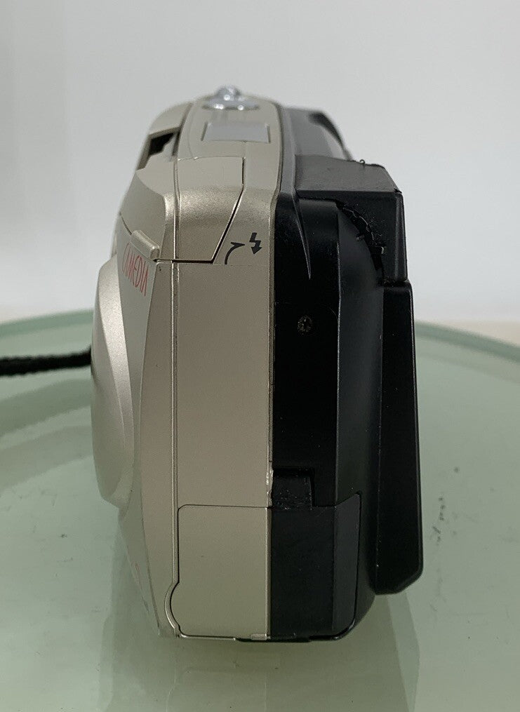 Olympus Camedia C-990 Zoom 2.1MP DIGITAL CAMERA SILVER WITH COVER TESTED - 3463