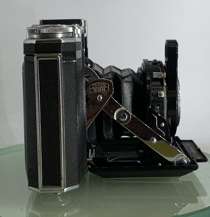 ZEISS IKON SUPER IKONTA 532/16 Folding Camera. Zeiss Tessar T 2.8/80mm Lens #2367