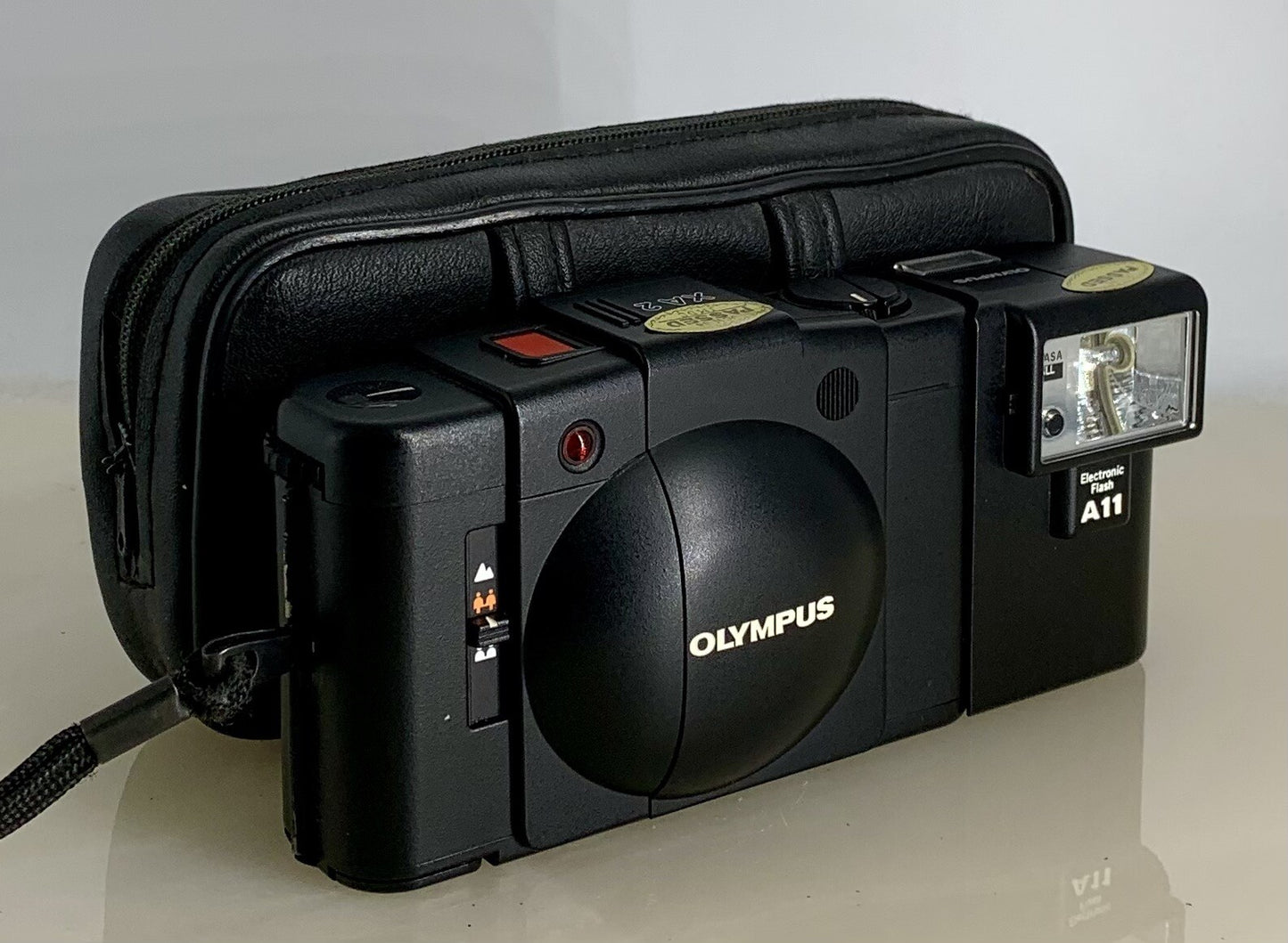 OLYMPUS XA2 Compact Camera 35mm Flash A11 D.ZUIKO 35mm f3.5 TESTED , mju 750