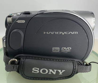 Sony Handycam DCR-DVD105 Carl Zeiss 20X Digital Camcorder with BAG-TESTED -1117