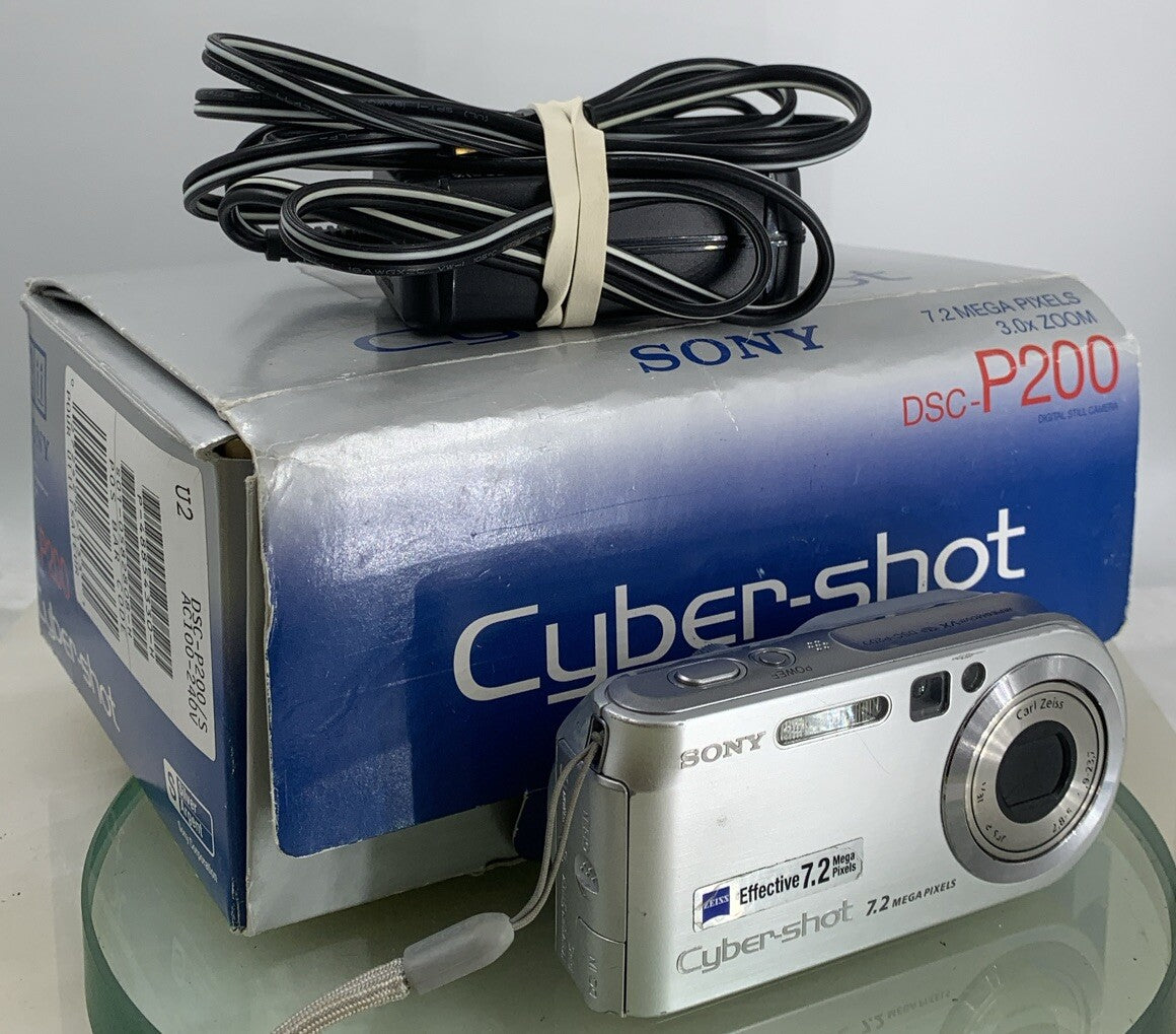 Sony Cyber-Shot DSC-P200 7.2MP DIGITALCAMERA + CHARGER + WIRE + BOX TESTED - 3400