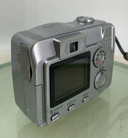 Panasonic LUMIX DMC-LC80 5.0MP COMPACT  DIGITAL CAMERA NO CARD TESTED - 3414