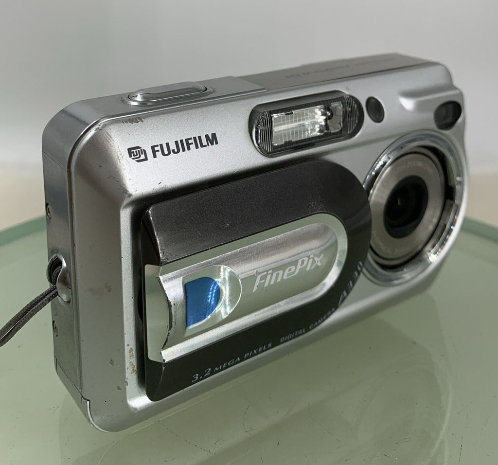 Vintage Fujifilm FinePix Digital Camera A330 3.2MP DOTS ON SCREEN TESTED - 1600