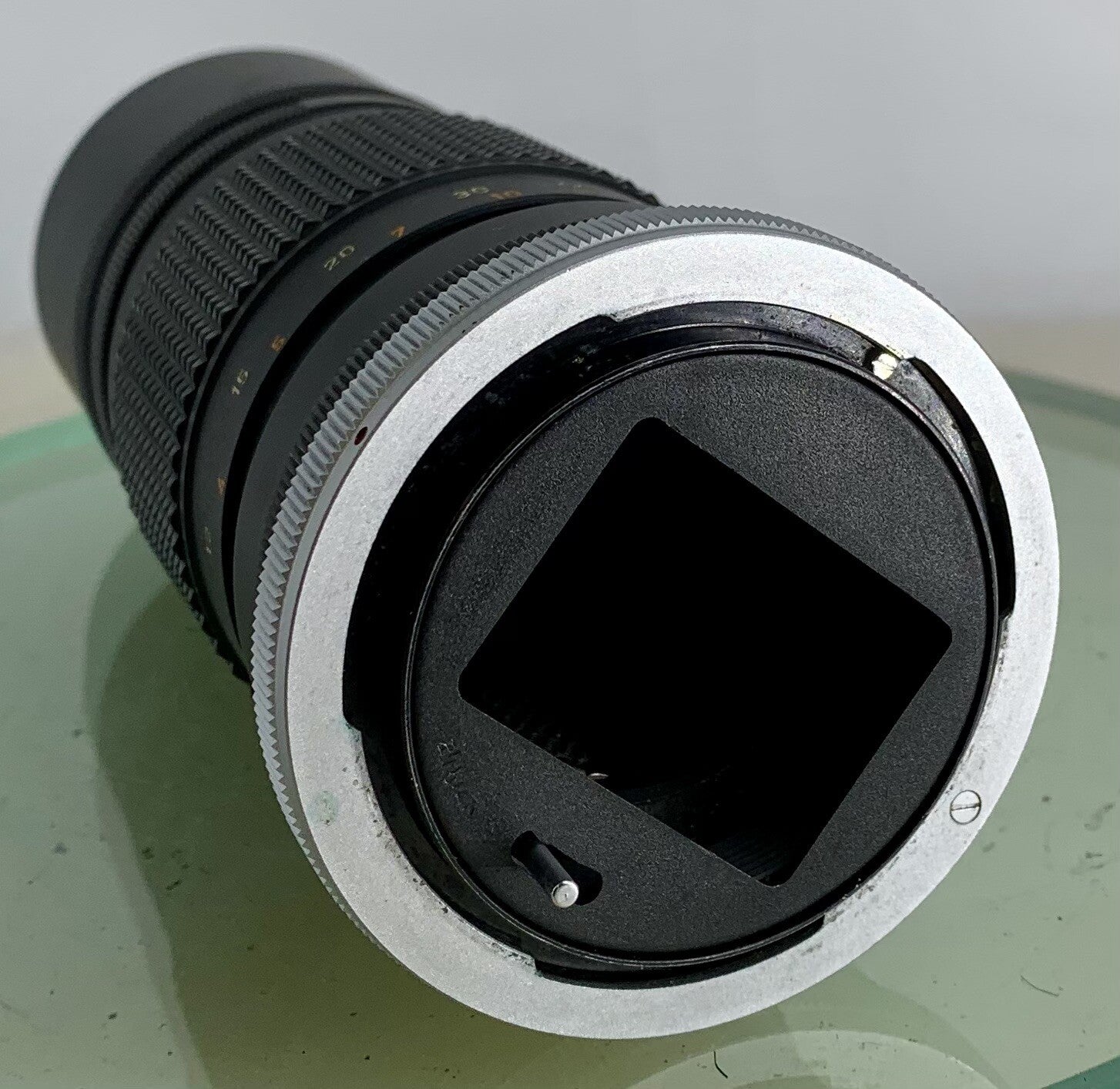 Canon Lens FL 200mm 1:4,5 in extremely good condition FD Comes with case GREAT113