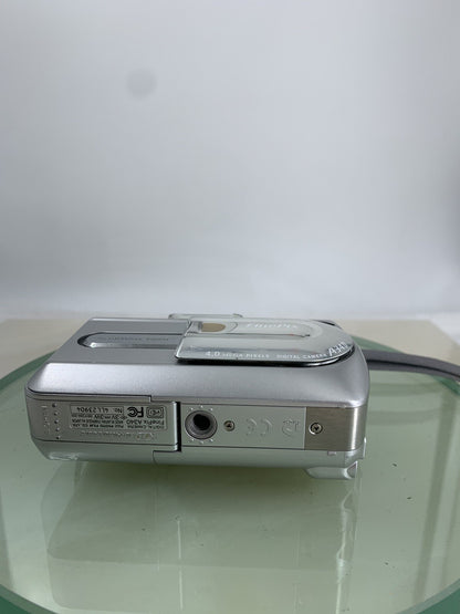 Fujifilm Finepix A340 DIGITAL CAMERA SILVER NO CHARGER NO CARD TESTED - 5876