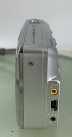 Fujifilm FINEPIX DIGITAL CAMERA A500 5.1MP NO SD CARD SILVER TESTED - 353
